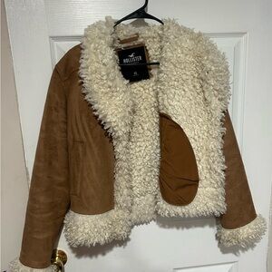 Hollister Women's Tan and Cream Teddy Jacket